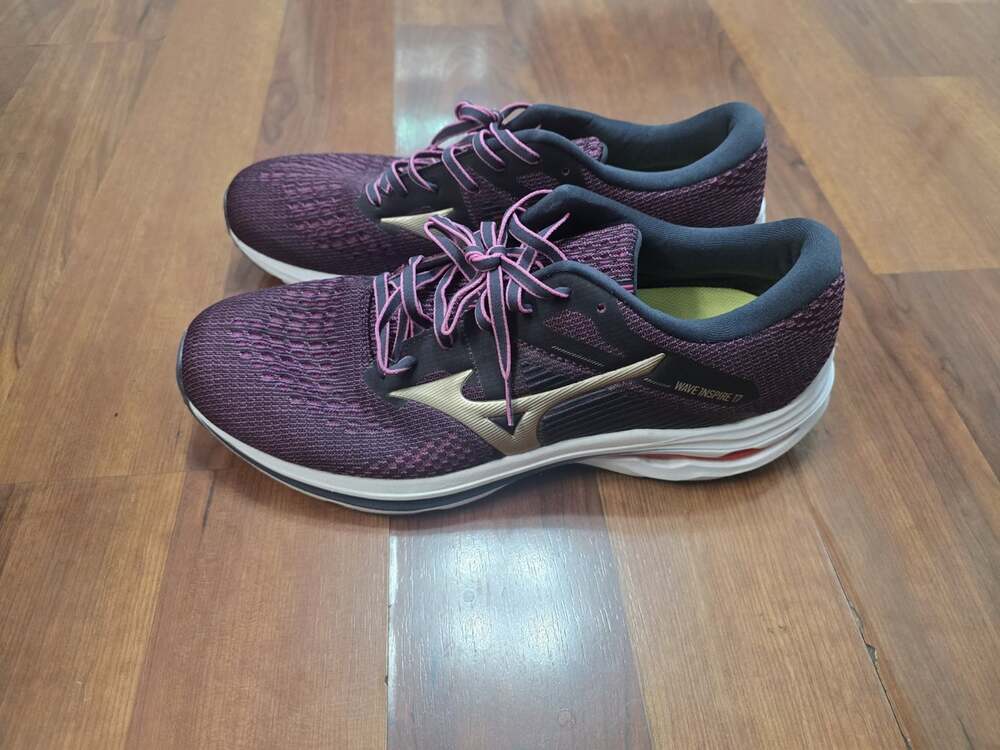 Mizuno Women's Wave Inspire 19 Running Shoes Dark Purple Mesh Metallic Gold Acce